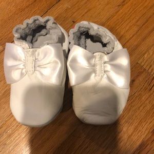 Robert crib slippers